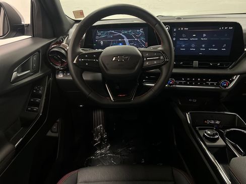 Used 2026 Chevrolet Equinox RS FWD image 13