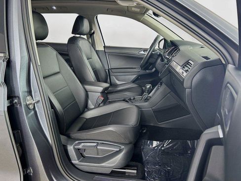 Certified 2021 Volkswagen Tiguan SE w/ Panoramic Sunroof Package AWD/4WD image 28