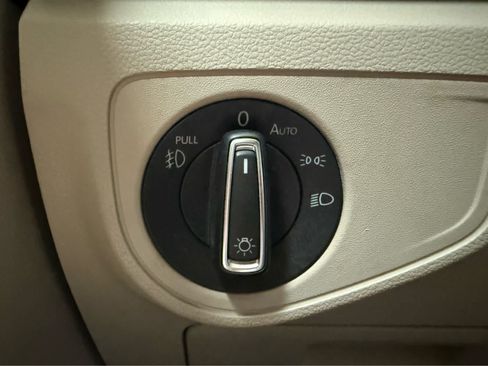 Used 2019 Volkswagen Atlas SE FWD image 25