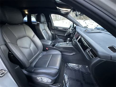 Used 2020 Porsche Macan S image 23