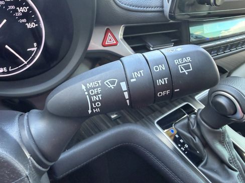 Used 2023 Toyota Sienna Limited FWD image 25