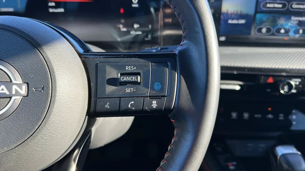 Used 2025 Nissan Kicks SR AWD/4WD image 16