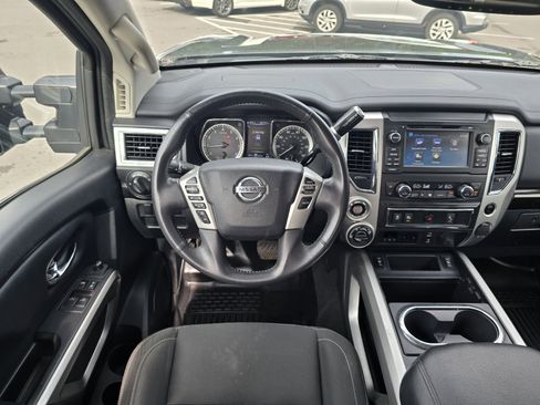 Used 2018 Nissan Titan SV w/ SV Convenience Package AWD/4WD image 17