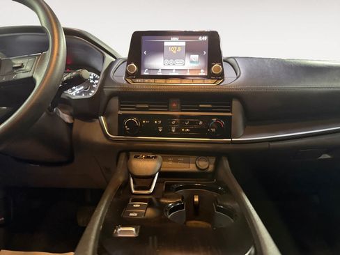 Used 2024 Nissan Rogue S FWD image 18