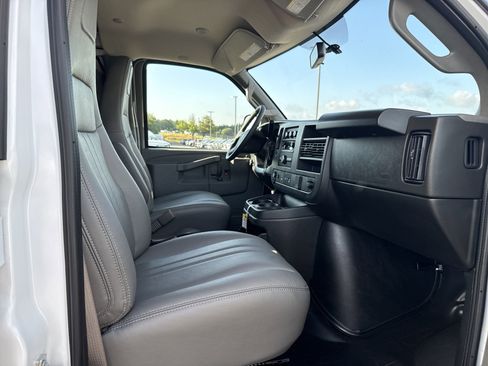 New 2025 GMC Savana 2500 w/ Driver Convenience Package image 27