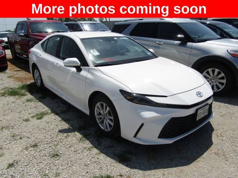 Used 2025 Toyota Camry LE FWD image 7