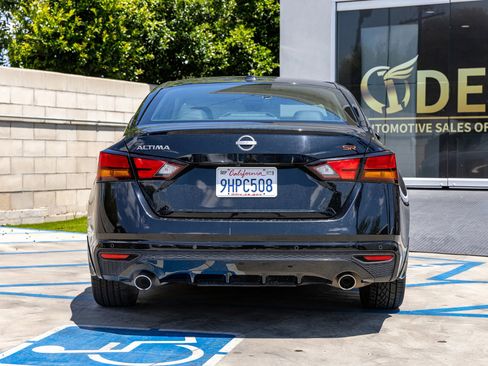 Used 2024 Nissan Altima 2.5 SR FWD image 14