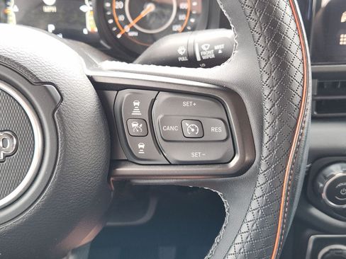 Used 2025 Jeep Gladiator Sport AWD/4WD image 38
