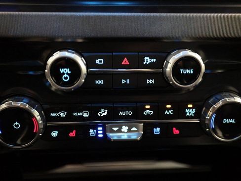 Used 2026 Ford F450 Platinum w/ FX4 Off-Road Package image 24