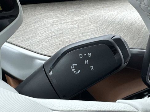 New 2025 Volkswagen ID. Buzz Pro S Plus image 18