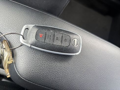 Used 2025 Nissan Versa SV FWD image 21