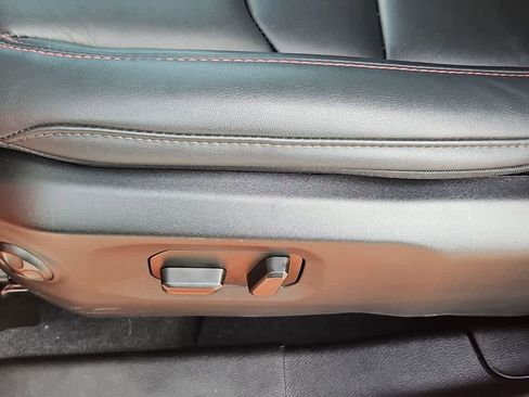 Used 2025 Jeep Wrangler Unlimited Rubicon w/ Convenience Group image 18