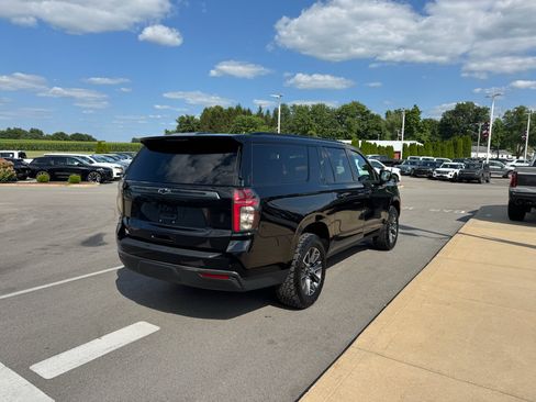 Used 2022 Chevrolet Suburban Z71 AWD/4WD image 8