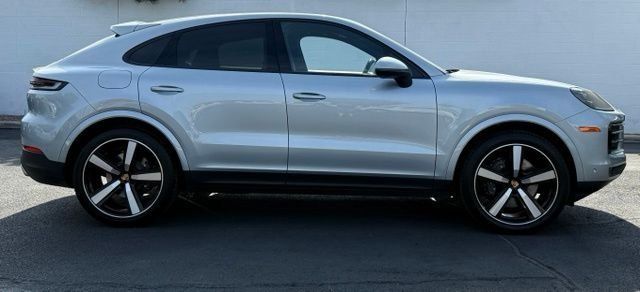 Used 2025 Porsche Cayenne Coupe AWD/4WD image 8