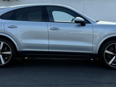Used 2025 Porsche Cayenne Coupe AWD/4WD image 8