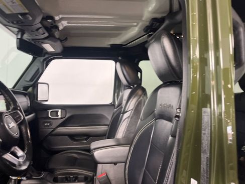 Used 2022 Jeep Wrangler Unlimited Sahara w/ Cold Weather Group image 19