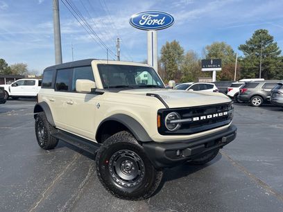 New 2025 Ford Bronco Outer Banks w/ Sasquatch Package
