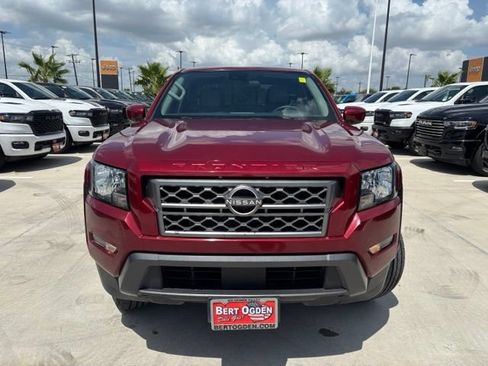 Used 2022 Nissan Frontier SV RWD image 2