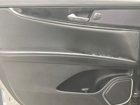 Used 2022 Lincoln Nautilus Reserve image 9