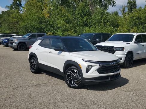 Used 2025 Chevrolet TrailBlazer RS w/ Convenience Package AWD/4WD image 32