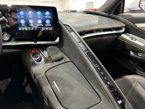 Used 2021 Chevrolet Corvette Stingray Premium Cpe w/ Z51 Performance Package image 16