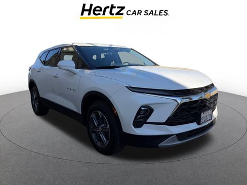 Used 2025 Chevrolet Blazer LT image 1