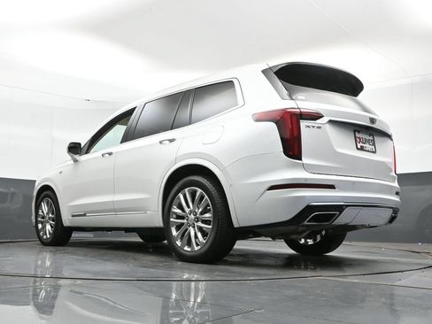 Used 2021 Cadillac XT6 Premium Luxury FWD image 48