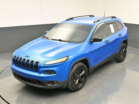 Used 2018 Jeep Cherokee Limited w/ Technology Group AWD/4WD image 21