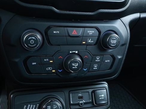Certified 2023 Jeep Renegade Trailhawk AWD/4WD image 18