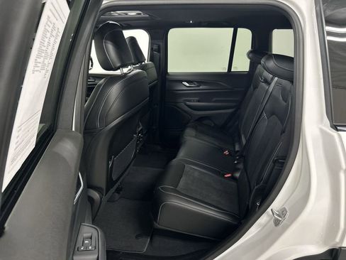 Used 2024 Jeep Grand Cherokee Altitude AWD/4WD image 20