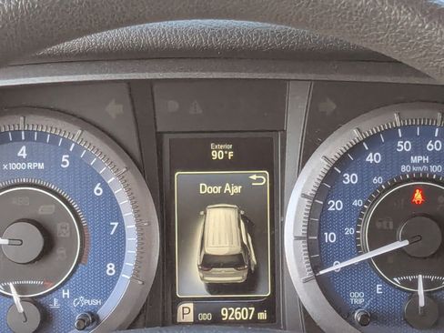 Used 2020 Toyota Sienna LE w/ Carpet Mat Package image 25