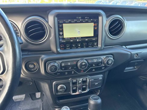 Used 2021 Jeep Gladiator Willys image 23