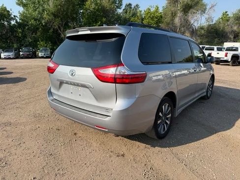 Used 2018 Toyota Sienna XLE Premium AWD/4WD image 6