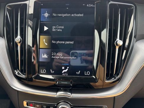 Used 2020 Volvo XC60 T5 Momentum image 9