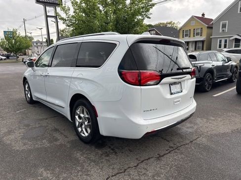 Used 2018 Chrysler Pacifica Limited w/ Advanced Safetytec Group FWD image 8