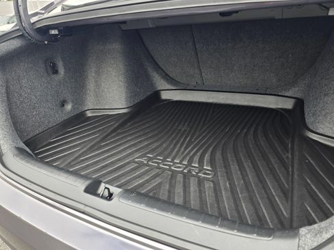 Used 2018 Honda Accord Touring image 21