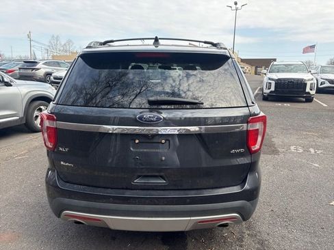 Used 2017 Ford Explorer XLT image 6