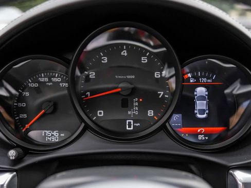 Used 2022 Porsche 718 Cayman RWD image 20