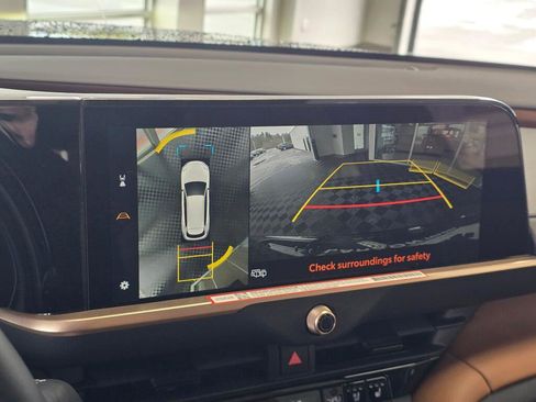 New 2025 Toyota Crown Signia Limited image 31