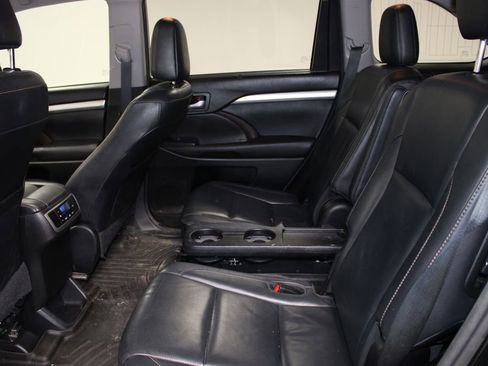 Used 2017 Toyota Highlander XLE image 19