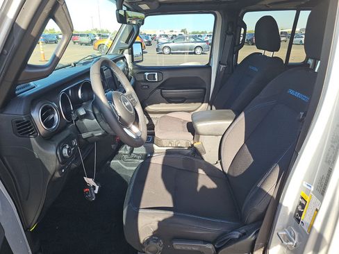 Used 2023 Jeep Wrangler Unlimited Rubicon 4xe w/ Cold Weather Group AWD/4WD image 9