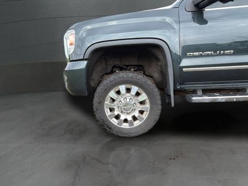 Used 2017 GMC Sierra 2500 Denali w/ Duramax Plus Package AWD/4WD image 32
