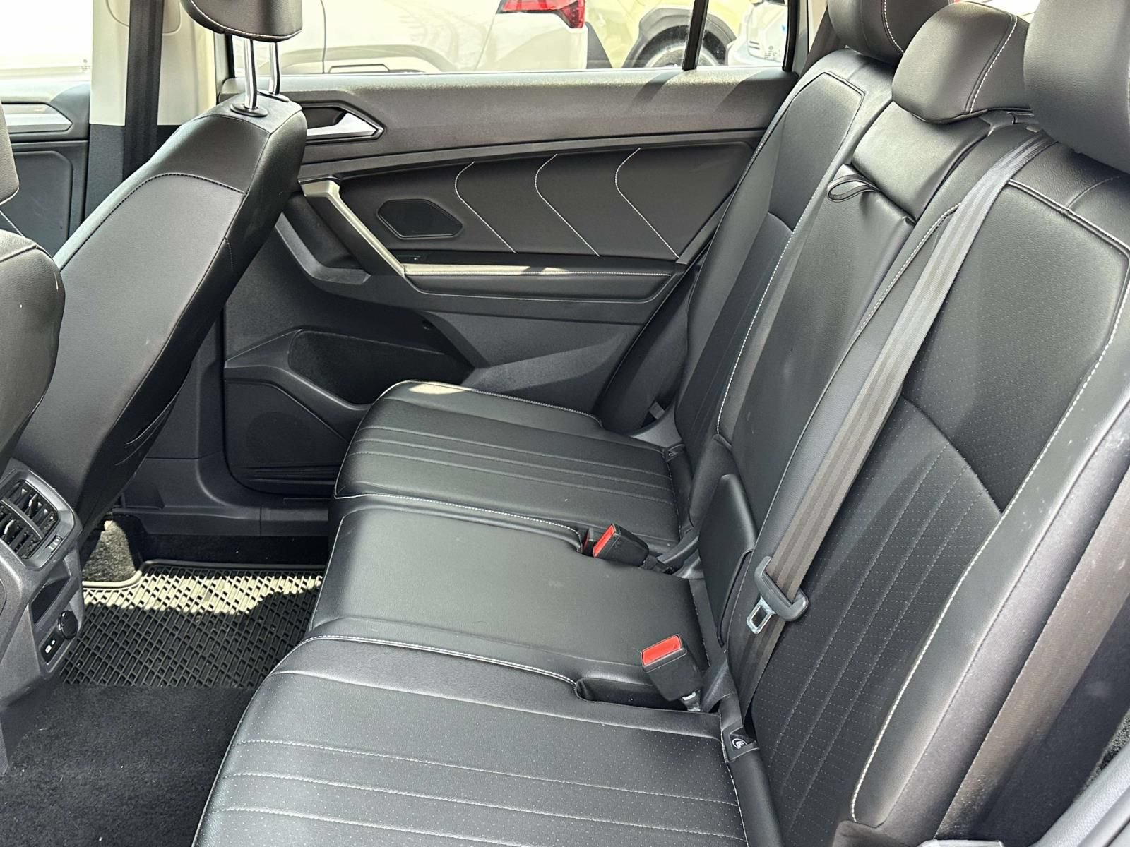 Used 2022 Volkswagen Tiguan SE AWD/4WD image 12