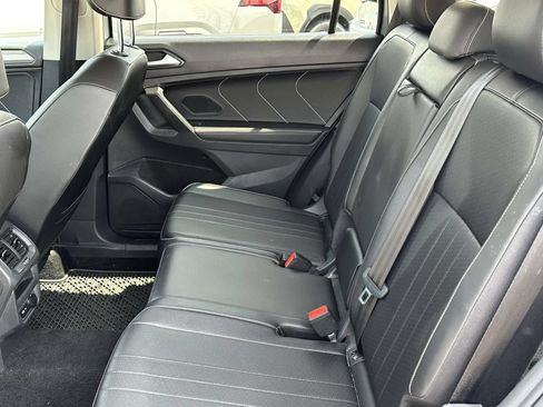 Used 2022 Volkswagen Tiguan SE AWD/4WD image 12
