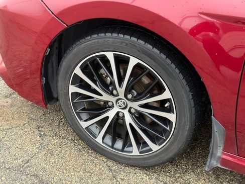 Used 2018 Toyota Camry SE image 10