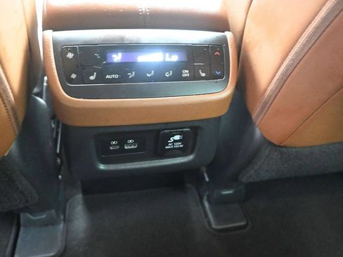 Used 2025 Nissan Pathfinder Platinum FWD image 19