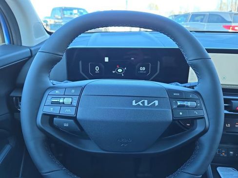 New 2026 Kia Sportage SX FWD image 9