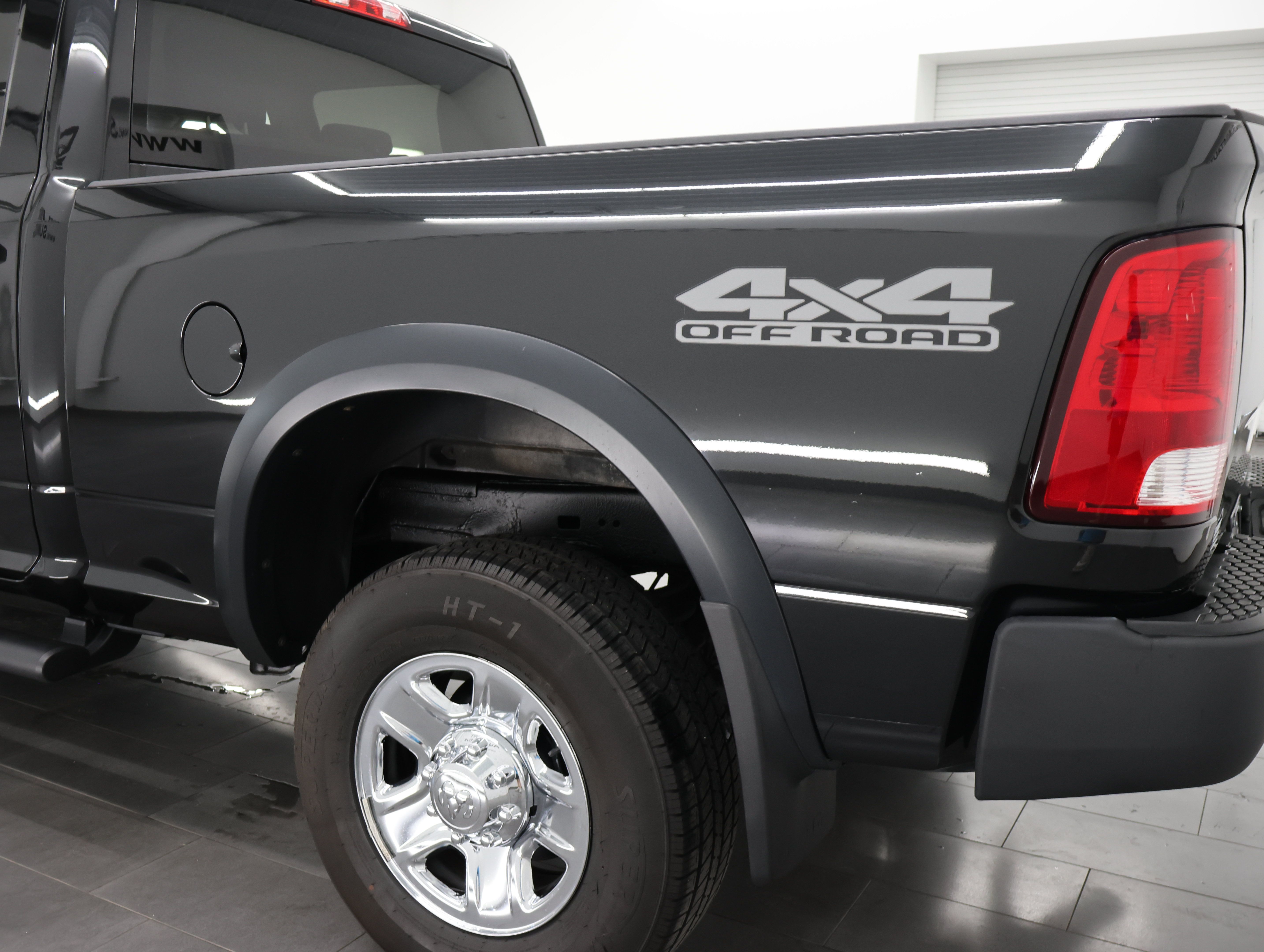 Used 2018 RAM 2500 Tradesman w/ Chrome Appearance Group AWD/4WD image 29