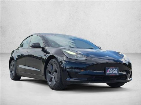 Used 2023 Tesla Model 3 Standard Range RWD image 3