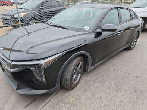 Used 2025 Kia K4 LXS image 2